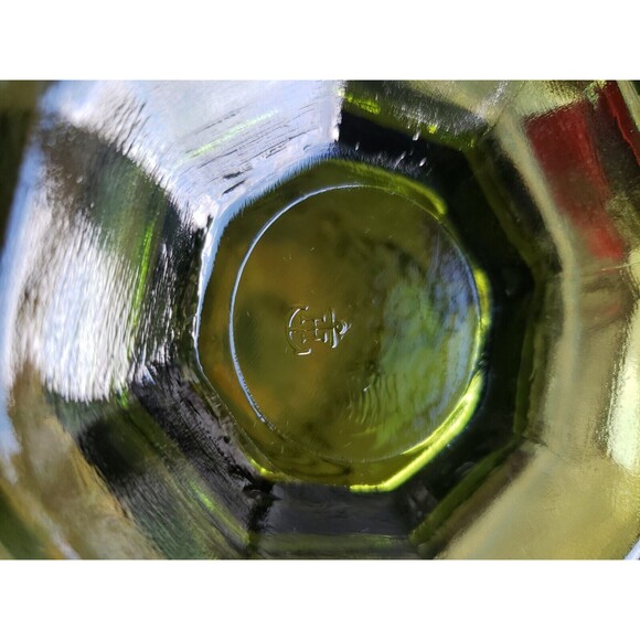 Vintage 1930’s-40’s Anchor Hocking Green Harvest Grape Pattern 8-Sided Wide Vase - Picture 3 of 7